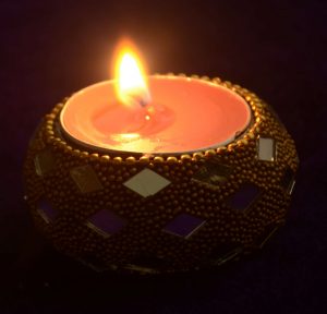 Antikcart Chirangdaan Glass Artwork Tea Light Holder main pic
