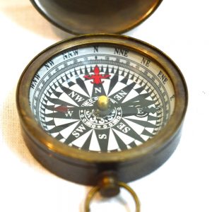 Antikcart Black Finish Vintage Brass Pocket Compass close