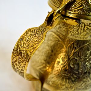 Antikcart Handcarved Nakashi Style Brass Dallah Medium Size handle Antique Decor