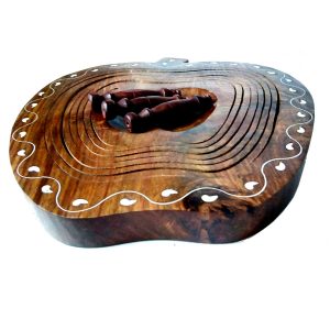 Antikcart apple shaped descending wooden fruit basket