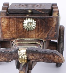 Antikcart multicolour-mango-wood jodhpuri-gaada-design wooden tea coaster set pic