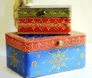 Chandramukhi Kundan Meenakari Work Ornament Box Set by Antikcart pic8