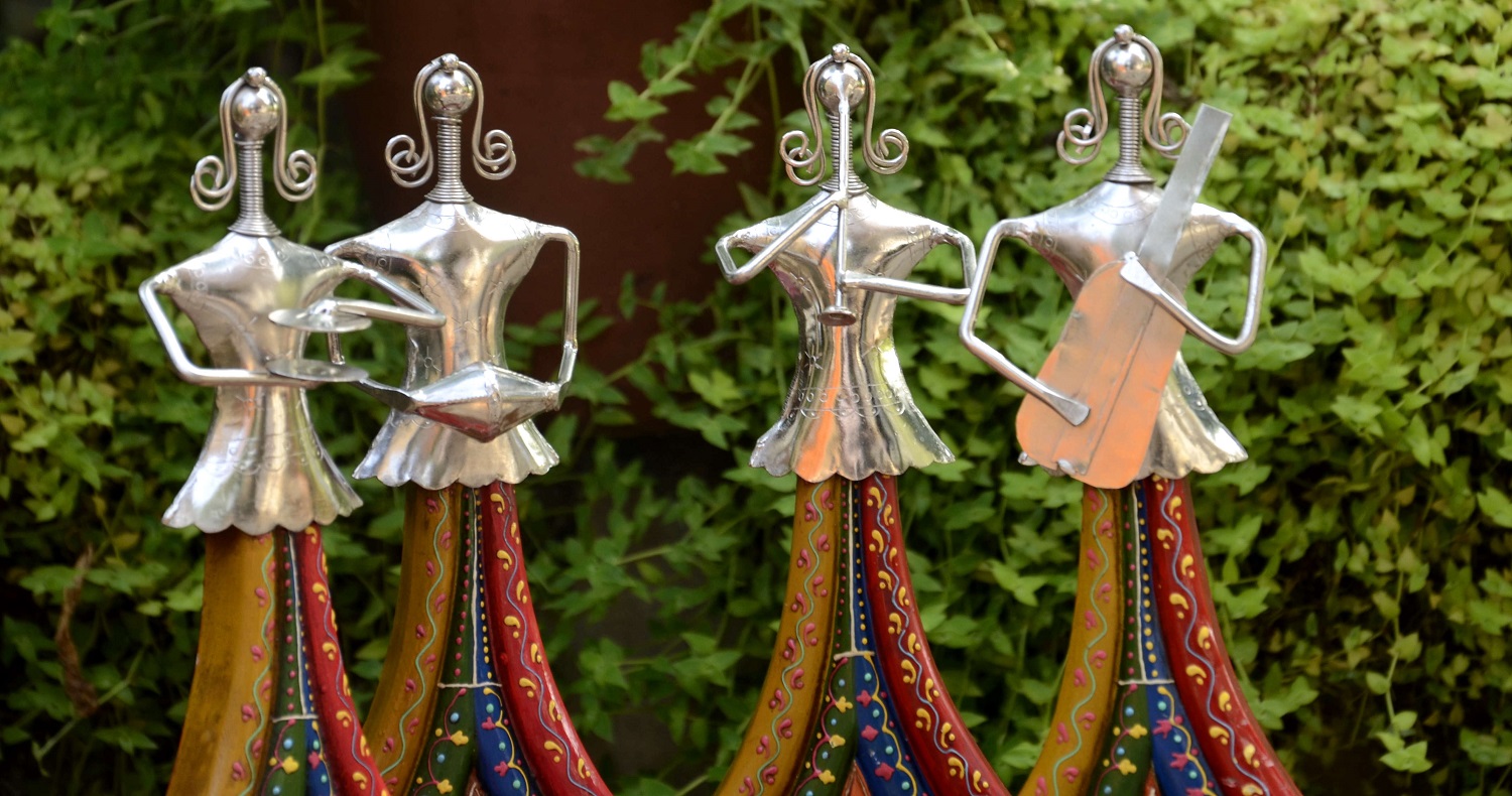Chorus Metal Handicraft Classic Female Musician Band Figurines by Antikcart close