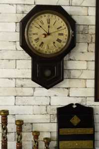 Antikcart Classic Vintage Ansonia Analog Calendar Clock on wall close