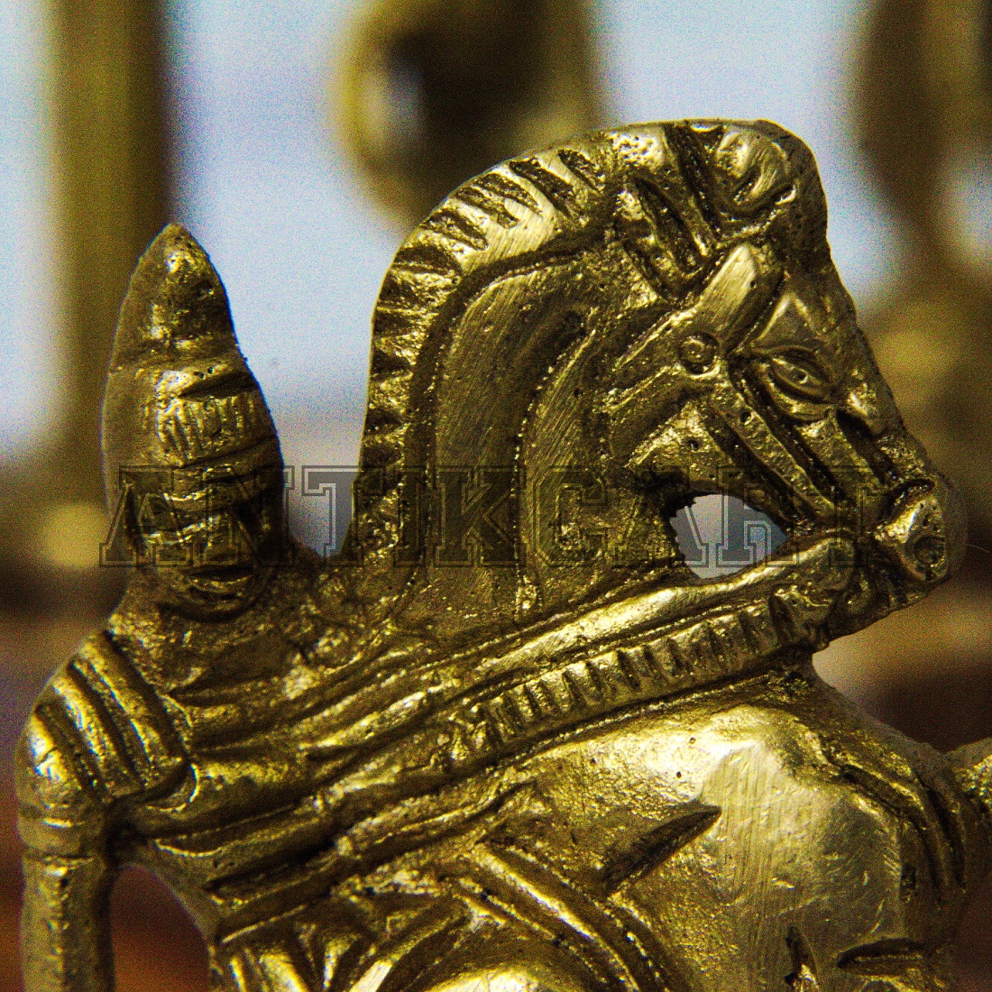 Antikcart Rosewood Chess Board with Real Brass Pieces horse brass pieces pic