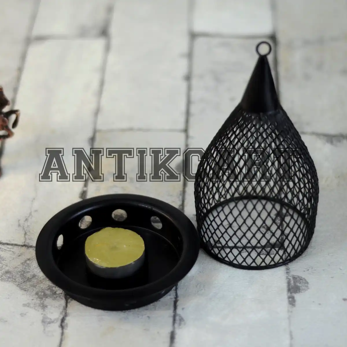 Antikcart Handcrafted Metal Hanging Tea Light Candle Holder OPEN view