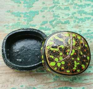 Antikcart Black Green Tree Floral Artwork Paper Mache Pin Box