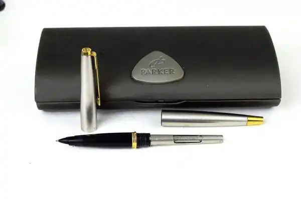 Fountain pen parker 45 flighter fountain pen 10 Karat solid gold nib - Image 3