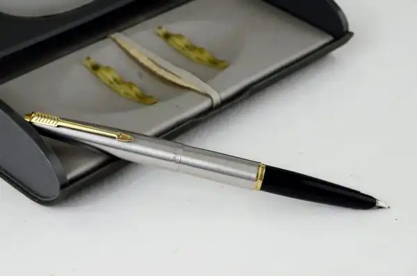 Fountain pen parker 45 flighter fountain pen 10 Karat solid gold nib - Image 2