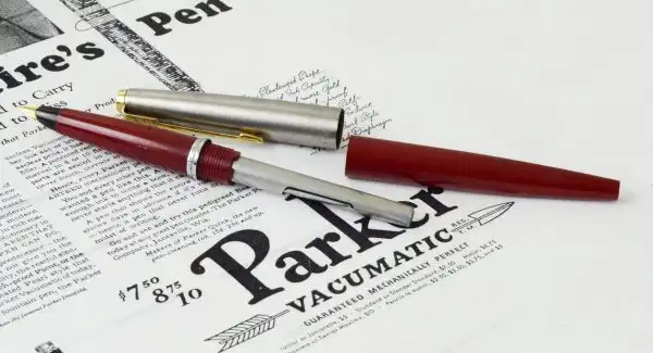 parker 45 vintage fountain pen red barrel  F golden nib - Image 3