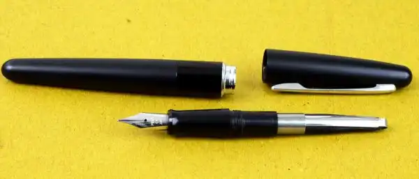 Pilot metropolitan classic fountain pen with M nib - Image 4