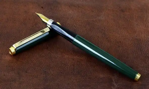 Vintage wing sung novo fountain pen with golden Fine nib - Image 4