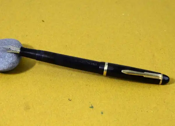 Vintage Rifka gold piston filler fountain pen with Compactor semi flex nib - Image 3