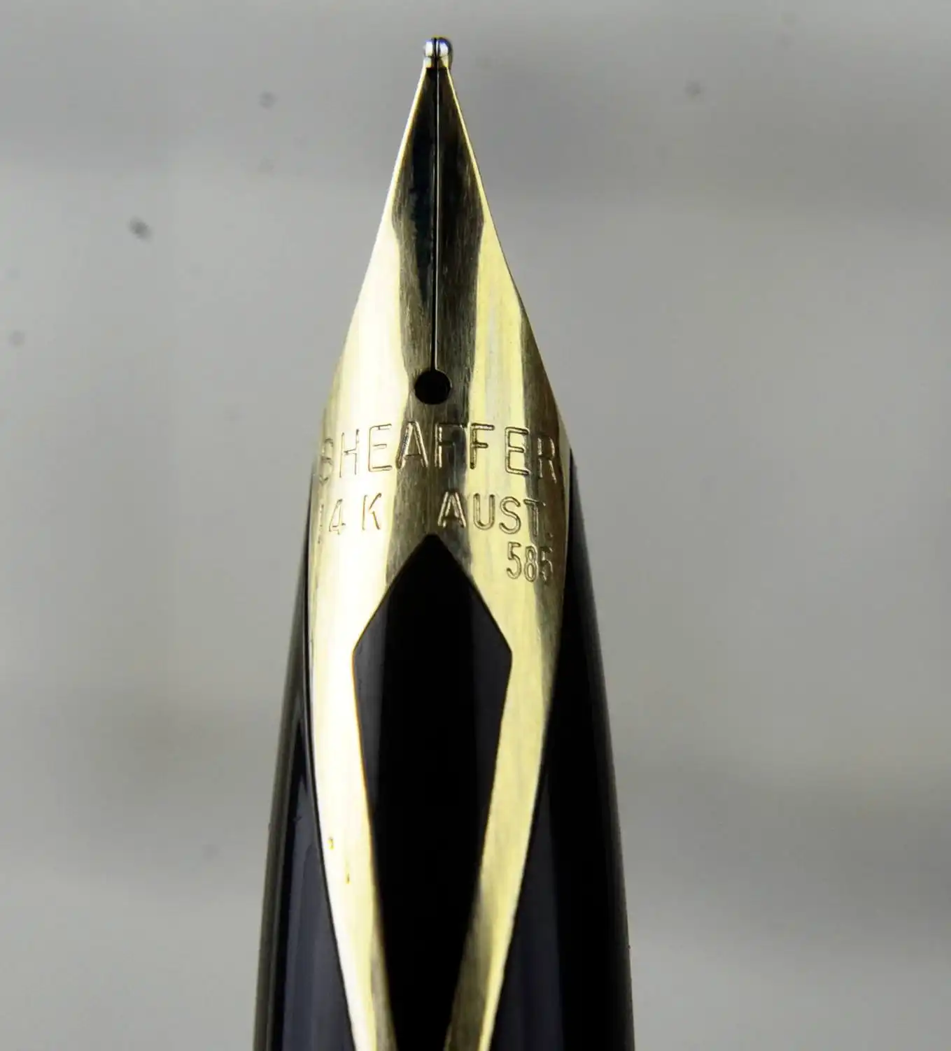 Vintage sheaffer targa fountain pen 1007 23K gold plated body and 14K gold F nib - Image 4