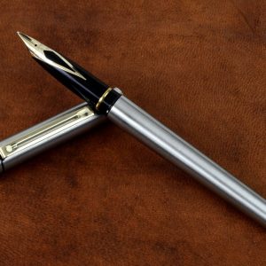 vintage-sheaffer-targa-fountain-pen-steel-barrel-14K-solid-gold-Medium-nib-USA