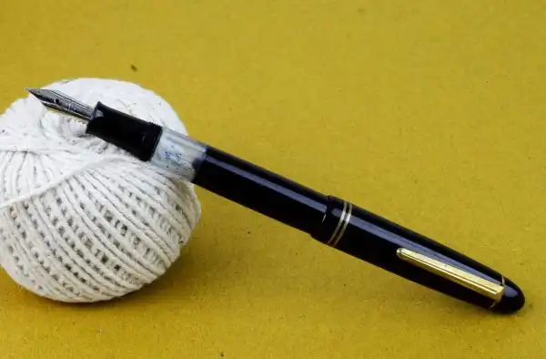 German piston filler fountain pen with iridium semi flex nib - Image 3
