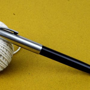 vintage-sheaffer-imperial-440-black-barrel-with-inlaid-Fine-nib