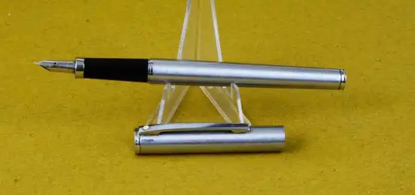 Vintage sheaffer TRZ fountain pen 40 with chrome barrel and  F nib - Image 7