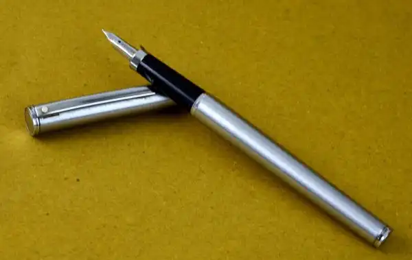 Vintage sheaffer TRZ fountain pen 40 with chrome barrel and  F nib - Image 3