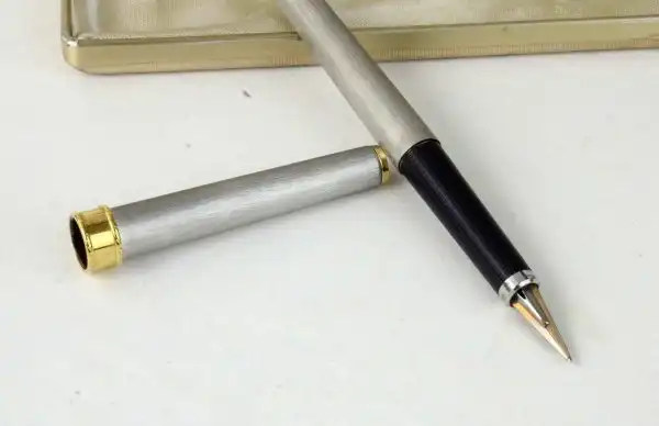 Vintage  Ms.Parker  Lady  floating pen by emilio pucci with 180 M nib - Image 2