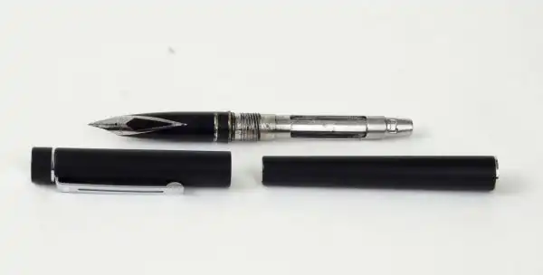 Vintage sheaffer targa fountain pen 1002 black lacquer barrel F Nib - Image 5