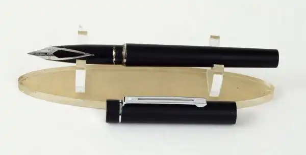 Vintage sheaffer targa fountain pen 1002 black lacquer barrel F Nib - Image 6