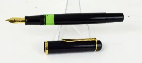 Pelikan tradition M200  piston fountain pen 24Karat gold plated M nib - Image 3
