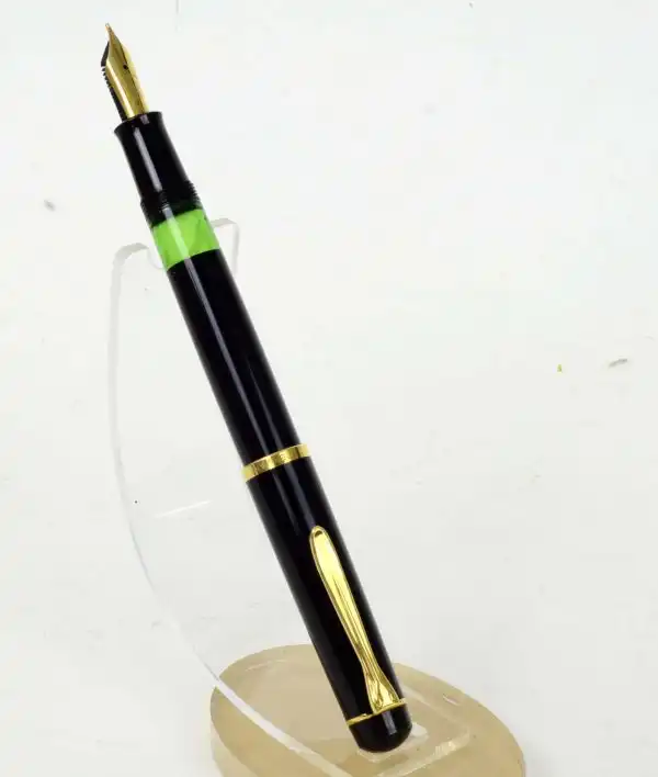 Pelikan tradition M200  piston fountain pen 24Karat gold plated M nib - Image 4