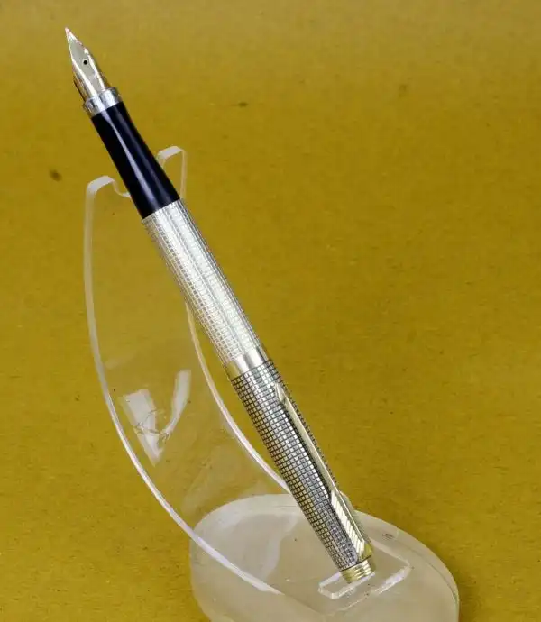 Vintage parker 75 sterling silver vermeil fountain pen 14Karat Gold M nib - Image 3
