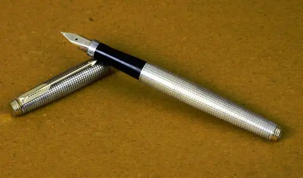 Vintage parker 75 sterling silver vermeil fountain pen 14Karat Gold M nib - Image 2