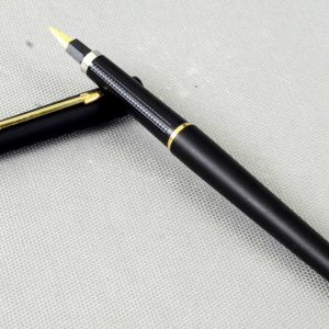 Parker-classic-180-slim-fountain-pen-black-lacquer-barrel-with-180-arrow-nib-England