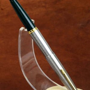 vintage-Parker-45-flighter-steel-barrel-green-section-fountain-pen-with-14KT-gold-Fine-nib