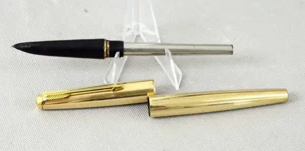 Vintage Parker 61  fountain pen 12K gold filled aero filler 14K Gold M nib - Image 3