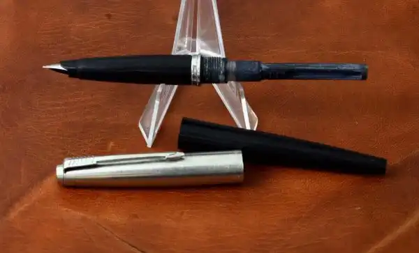 Fountain pen parker 45 vintage fountain pen F nib  - Black barrel - Image 4