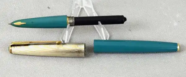 Vintage Parker 61  fountain pen 12K gold filled rainbow cap 14K Gold nib - Image 4