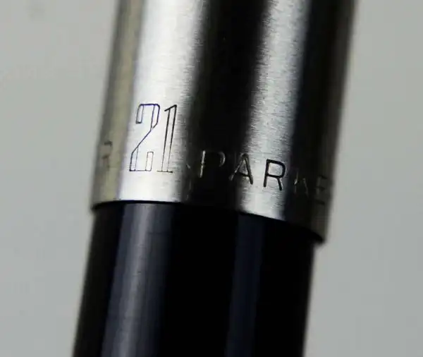 Vintage parker 21 fountain pen - black - Image 9