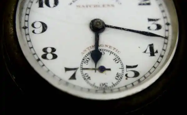 Vintage Westend Matchless Swiss Made mechanical pocket watch - Rare Collectible - Image 2