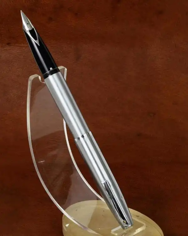 Vintage Sheaffer Imperial 444  fountain pen with Steel Inlaid f nib - Image 2
