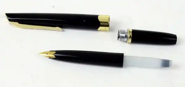 Platinum  pocket 18 fountain pen  with 18K solid gold F nib - Image 4