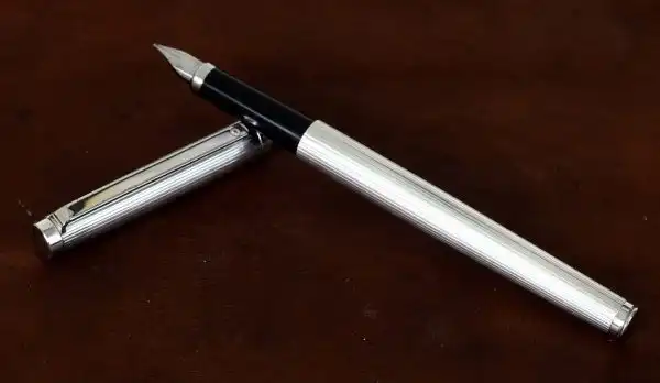 Vintage Omega Sterling 925 barrel  fountain pen with platinum F nib - 1980 - Image 4