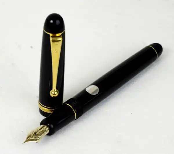 Vintage Pilot Custom 74 black barrel fountain pen -  14K 585 solid gold M nib - Image 4