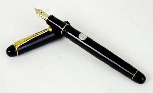 Vintage Pilot Custom 74 black barrel fountain pen -  14K 585 solid gold M nib - Image 3