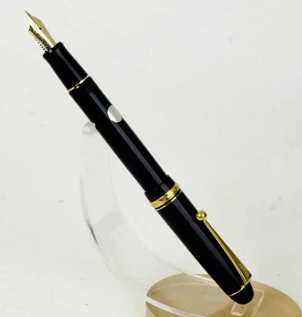 Vintage Pilot Custom 74 black barrel fountain pen -  14K 585 solid gold M nib - Image 2