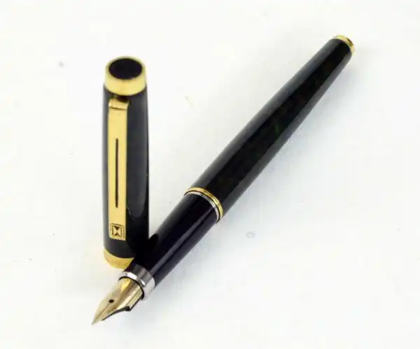 Vintage Hero 400  Fountain pen  - genuine 14K gold M nib - Image 4