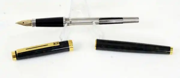 Vintage Hero 400  Fountain pen  - genuine 14K gold M nib - Image 3