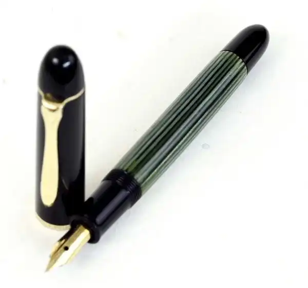 Vintage Pelikan tradition 140  piston filler fountain pen with 14K 585  EF nib - Image 3