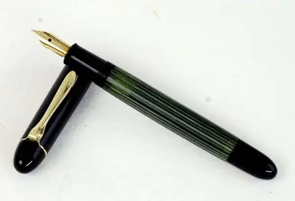 Vintage Pelikan tradition 140  piston filler fountain pen with 14K 585  EF nib - Image 4