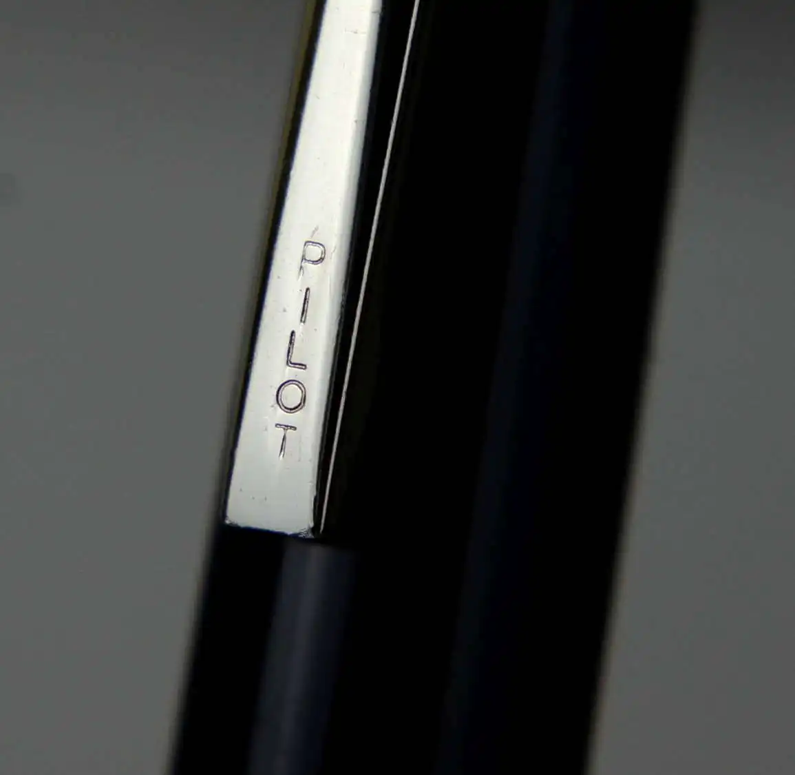 Vintage pilot Elite 95s  posted fountain pen with 18K solid gold M nib - Image 2