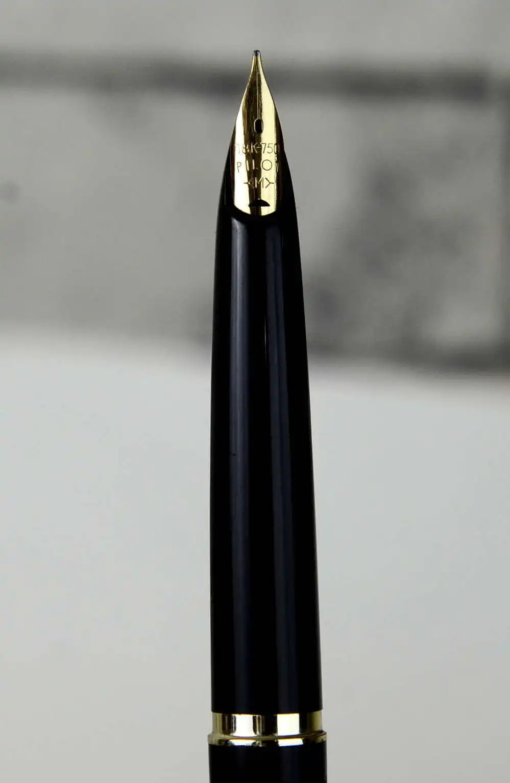 Vintage pilot Elite 95s  posted fountain pen with 18K solid gold M nib - Image 9
