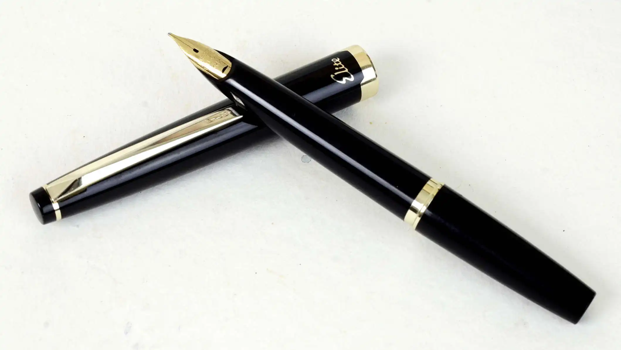 Vintage pilot Elite 95s  posted fountain pen with 18K solid gold M nib - Image 8
